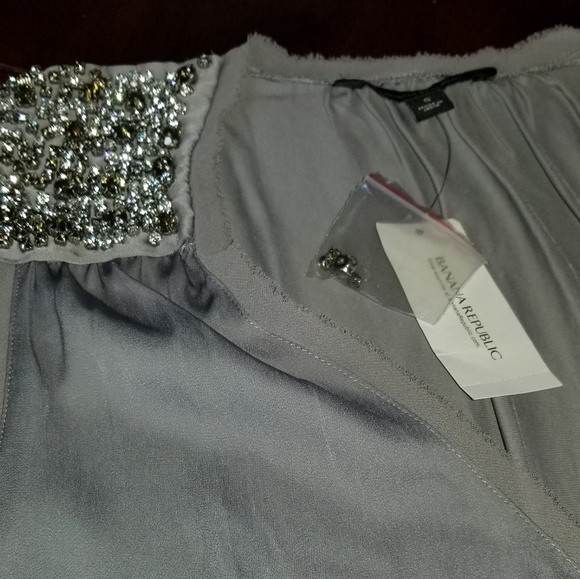 Banana republic gray and silver top - Picture 2 of 4